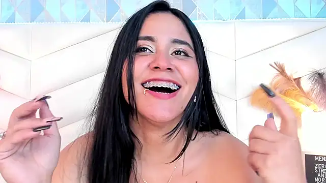 Snapshot of Brenda_Garcia chatting on 02-25-25, 03:31 Brenda Garcia online show from 02-25-25, 03:31