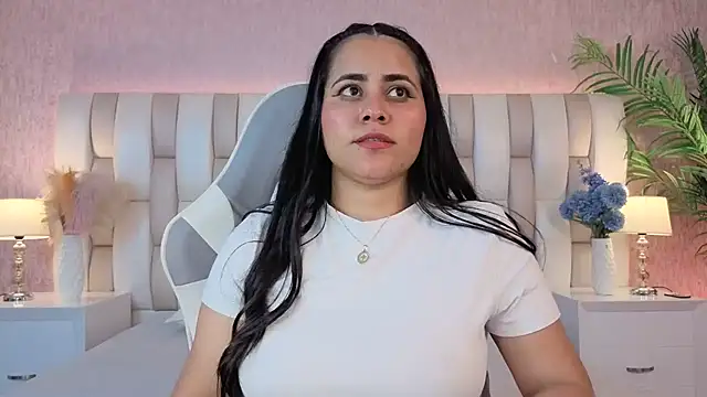 Snapshot of Brenda_Garcia chatting on 09-20-25, 03:18 Brenda Garcia online show from 09-20-25, 03:18