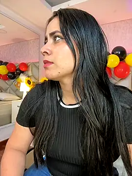 Snapshot of Brenda_Garcia chatting on 10-01-25, 09:32 Brenda Garcia online show from 10-01-25, 09:32