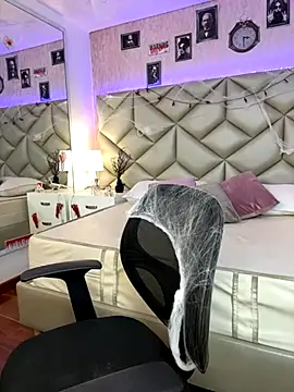 Snapshot of Brenda_Garcia chatting on 10-15-25, 08:20 Brenda Garcia online show from 10-15-25, 08:20