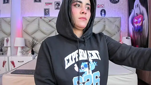 Snapshot of Brenda_Garcia chatting on 10-22-25, 08:08 Brenda Garcia online show from 10-22-25, 08:08