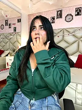 Snapshot of Brenda_Garcia chatting on 10-28-25, 08:22 Brenda Garcia online show from 10-28-25, 08:22