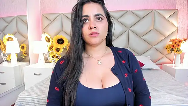 Snapshot of Brenda_Garcia chatting on 11-13-25, 10:30 Brenda Garcia online show from 11-13-25, 10:30