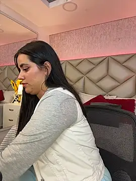 Snapshot of Brenda_Garcia chatting on 11-14-25, 08:18 Brenda Garcia online show from 11-14-25, 08:18