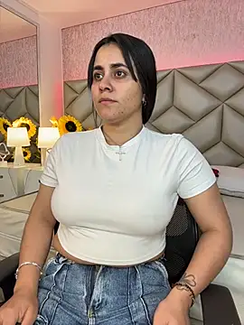 Snapshot of Brenda_Garcia chatting on 11-19-25, 08:09 Brenda Garcia online show from 11-19-25, 08:09