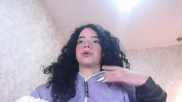 Snapshot of EmmaCowperr chatting on 01-04-25, 05:48 EmmaCowperr online show from 01-04-25, 05:48