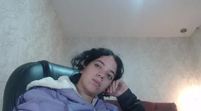 Snapshot of EmmaCowperr chatting on 01-15-25, 10:38 EmmaCowperr online show from 01-15-25, 10:38