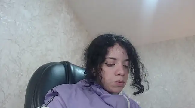 Snapshot of EmmaCowperr chatting on 01-16-25, 03:23 EmmaCowperr online show from 01-16-25, 03:23