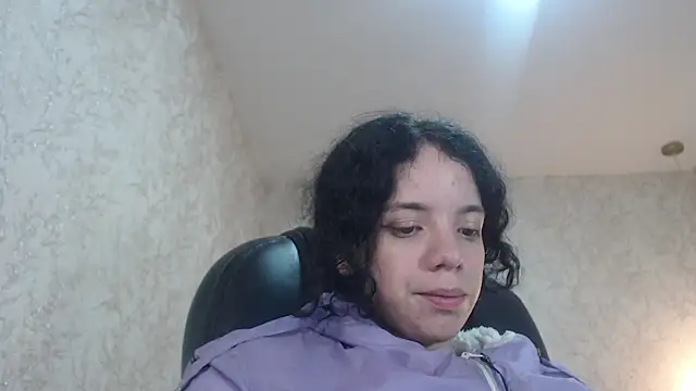 Snapshot of EmmaCowperr chatting on 01-16-25, 03:35 EmmaCowperr online show from 01-16-25, 03:35