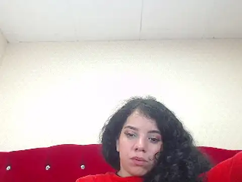 Snapshot of EmmaCowperr chatting on 02-04-25, 08:38 EmmaCowperr online show from 02-04-25, 08:38