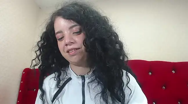 Snapshot of EmmaCowperr chatting on 02-05-25, 09:40 EmmaCowperr online show from 02-05-25, 09:40