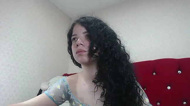 Snapshot of EmmaCowperr chatting on 02-11-25, 11:32 EmmaCowperr online show from 02-11-25, 11:32