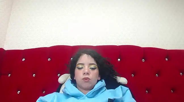 Snapshot of EmmaCowperr chatting on 02-11-25, 02:35 EmmaCowperr online show from 02-11-25, 02:35