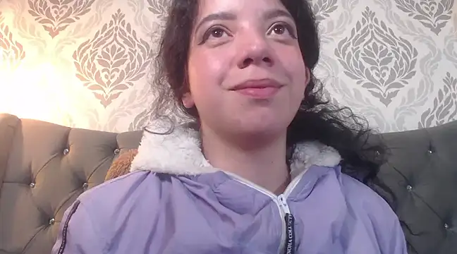 Snapshot of EmmaCowperr chatting on 02-26-25, 07:49 EmmaCowperr online show from 02-26-25, 07:49