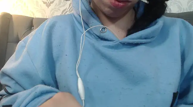 Snapshot of EmmaCowperr chatting on 02-28-25, 07:14 EmmaCowperr online show from 02-28-25, 07:14