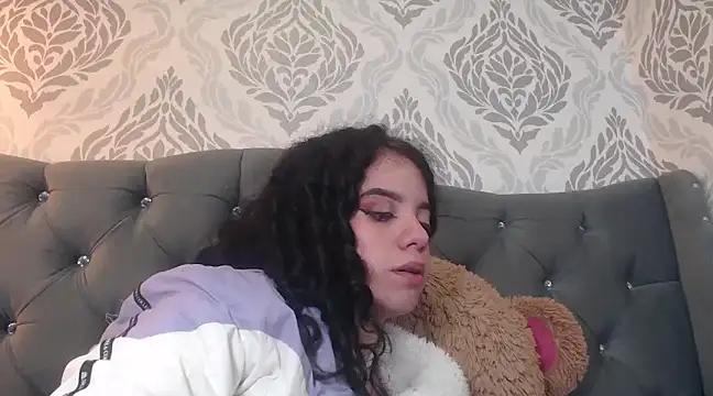 Snapshot of EmmaCowperr chatting on 03-06-25, 07:10 EmmaCowperr online show from 03-06-25, 07:10