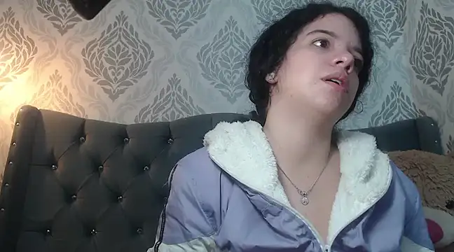 Snapshot of EmmaCowperr chatting on 03-07-25, 02:34 EmmaCowperr online show from 03-07-25, 02:34