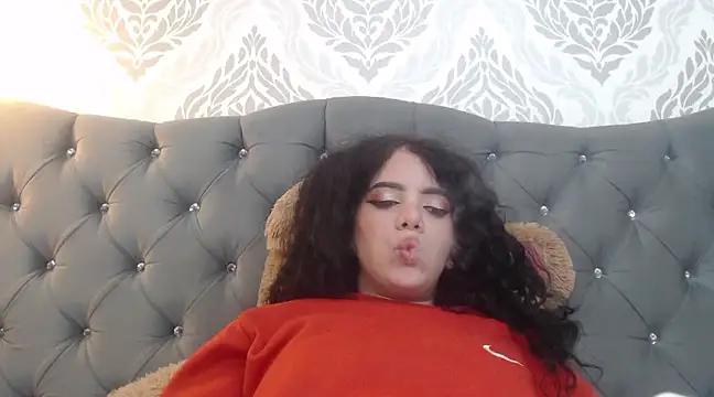 Snapshot of EmmaCowperr chatting on 03-08-25, 08:03 EmmaCowperr online show from 03-08-25, 08:03