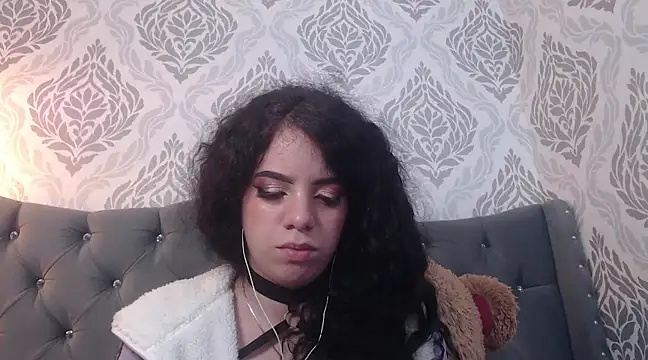 Snapshot of EmmaCowperr chatting on 03-11-25, 06:30 EmmaCowperr online show from 03-11-25, 06:30