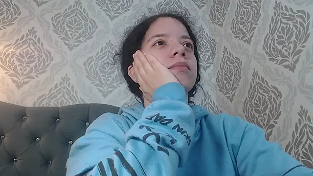 Snapshot of EmmaCowperr chatting on 03-15-25, 05:37 EmmaCowperr online show from 03-15-25, 05:37