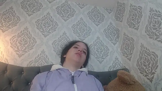 Snapshot of EmmaCowperr chatting on 03-17-25, 11:53 EmmaCowperr online show from 03-17-25, 11:53