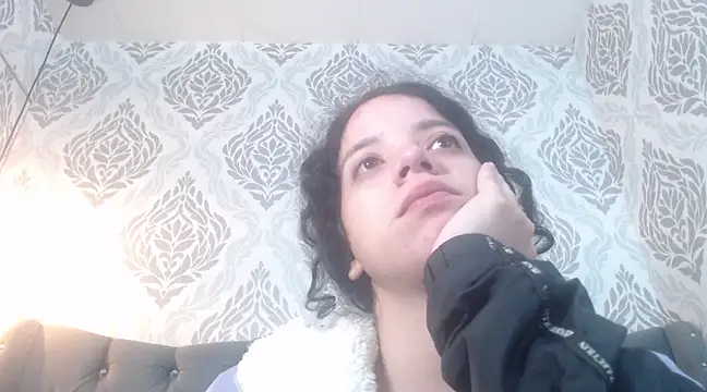 Snapshot of EmmaCowperr chatting on 03-19-25, 12:12 EmmaCowperr online show from 03-19-25, 12:12