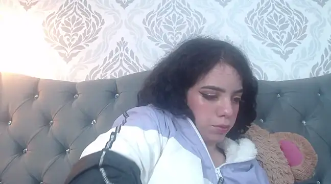 Snapshot of EmmaCowperr chatting on 03-19-25, 03:19 EmmaCowperr online show from 03-19-25, 03:19