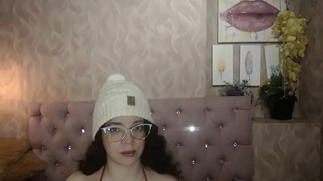 Snapshot of EmmaCowperr chatting on 01-08-26, 04:37 EmmaCowperr online show from 01-08-26, 04:37