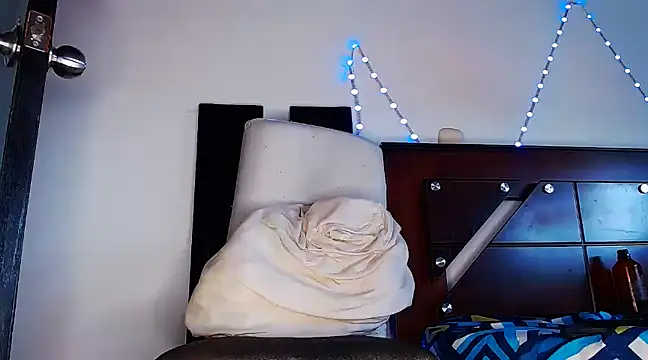 Snapshot of DanteSantoro chatting on 01-11-25, 07:05 DanteSantoro online show from 01-11-25, 07:05