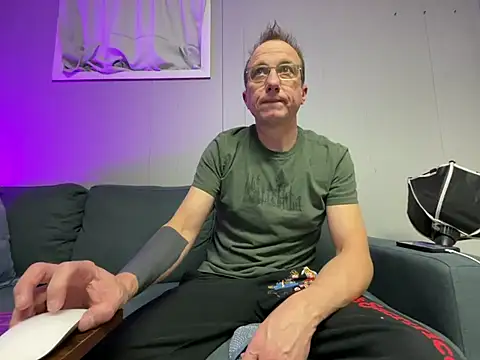 mouser21212 online show from 02-12-25, 05:05