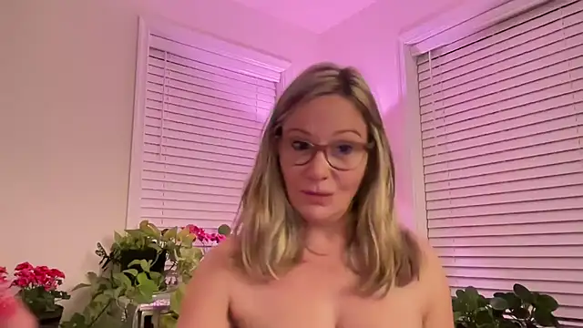 Snapshot of Milf_Goddess chatting on 05-14-26, 07:48 Milf Goddess online show from 05-14-26, 07:48