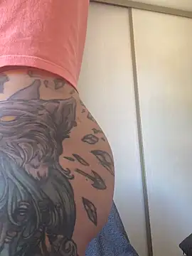 Luccreccia  online show from 10-11-25, 12:15