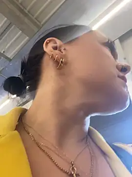 Luccreccia  online show from 11-18-25, 03:05