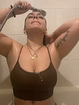 Snapshot of Luccreccia_ chatting on 02-05-26, 09:25 Luccreccia online show from 02-05-26, 09:25