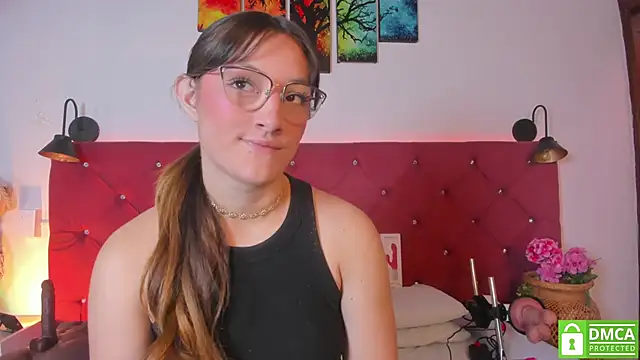 Snapshot of Ruth_harvey_ chatting on 06-17-26, 01:23 Ruth harvey online show from 06-17-26, 01:23