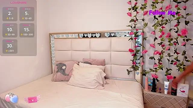 Snapshot of Vicky_Freedom chatting on 12-19-24, 02:23 Vicky Freedom online show from 12-19-24, 02:23