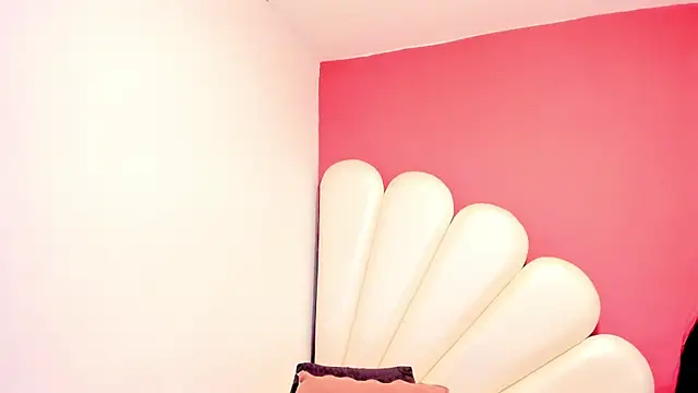 Snapshot of Vicky_Freedom chatting on 02-28-25, 01:58 Vicky Freedom online show from 02-28-25, 01:58