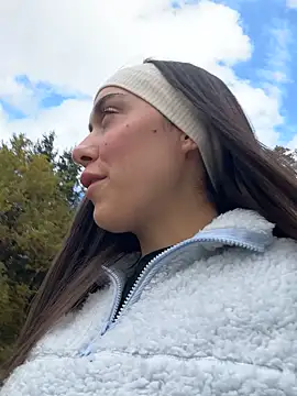 Snapshot of emiliasommer chatting on 10-28-25, 01:25 emiliasommer online show from 10-28-25, 01:25