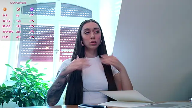 Snapshot of emiliasommer chatting on 11-18-25, 12:31 emiliasommer online show from 11-18-25, 12:31