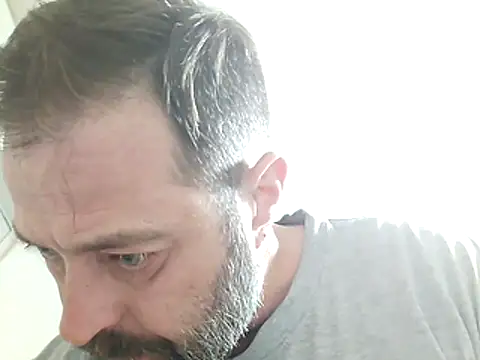 Snapshot of zefside42 chatting on 11-17-25, 11:05 zefside42 online show from 11-17-25, 11:05