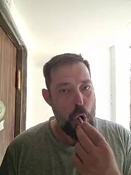 Snapshot of zefside42 chatting on 11-22-25, 11:31 zefside42 online show from 11-22-25, 11:31