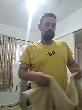 Snapshot of zefside42 chatting on 11-25-25, 10:37 zefside42 online show from 11-25-25, 10:37