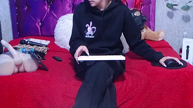 AyshaScott online show from 11-30-25, 01:15