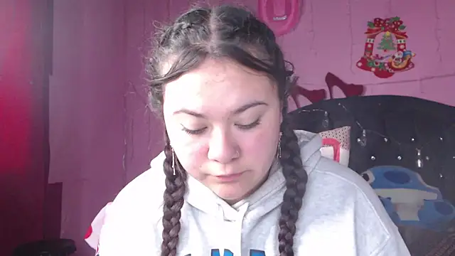 Snapshot of NikkiRous_ chatting on 02-17-25, 04:04 NikkiRous online show from 02-17-25, 04:04