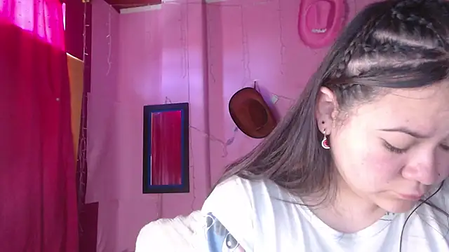 Snapshot of NikkiRous_ chatting on 09-21-25, 01:46 NikkiRous online show from 09-21-25, 01:46