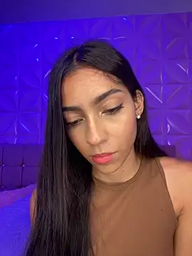 Snapshot of Ema_azel chatting on 12-21-24, 02:04 Ema azel online show from 12-21-24, 02:04