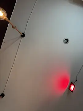 Snapshot of Ema_azel chatting on 10-28-25, 01:25 Ema azel online show from 10-28-25, 01:25