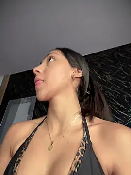 Snapshot of Ema_azel chatting on 11-22-25, 02:05 Ema azel online show from 11-22-25, 02:05