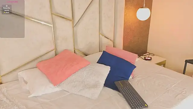 Snapshot of AilishBenson chatting on 02-10-26, 08:24 AilishBenson online show from 02-10-26, 08:24