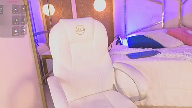 Snapshot of AilishBenson chatting on 02-14-26, 07:32 AilishBenson online show from 02-14-26, 07:32